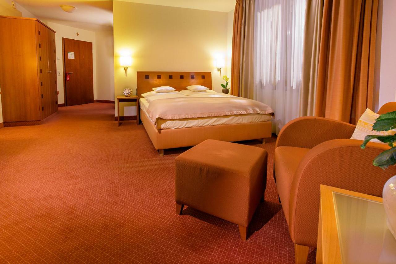 Seehotel Niedernberg - Das Dorf Am See Εξωτερικό φωτογραφία